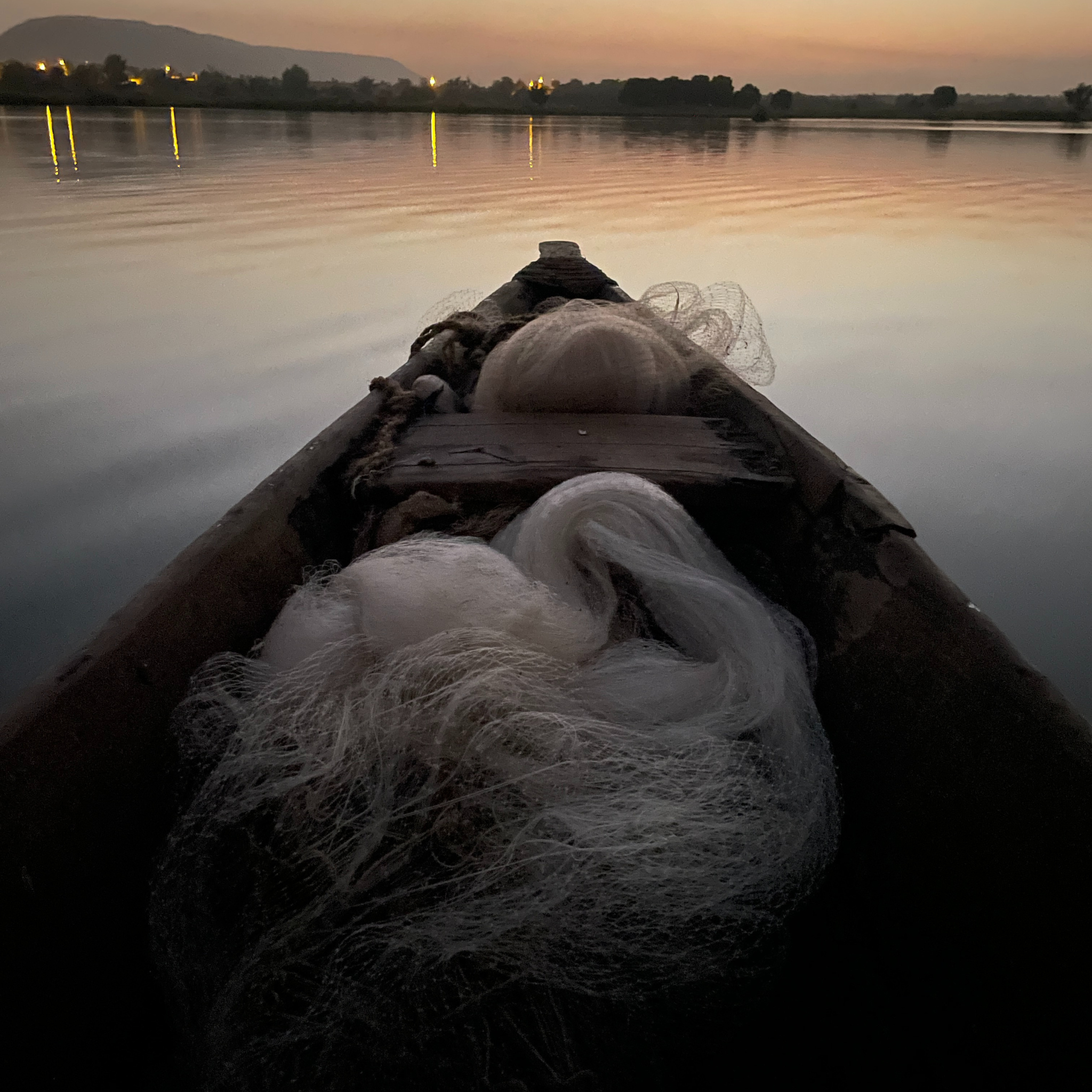 pirogue sur le fleuve