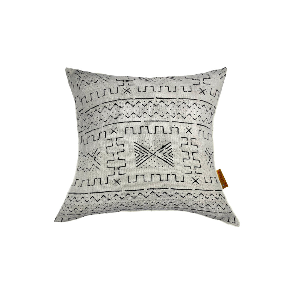 Coussin de forme carrée de couleurs blanc ecru avec des motifs noir sur fond blanc - Square-shaped cushion in ecru white colors with black patterns on a white background