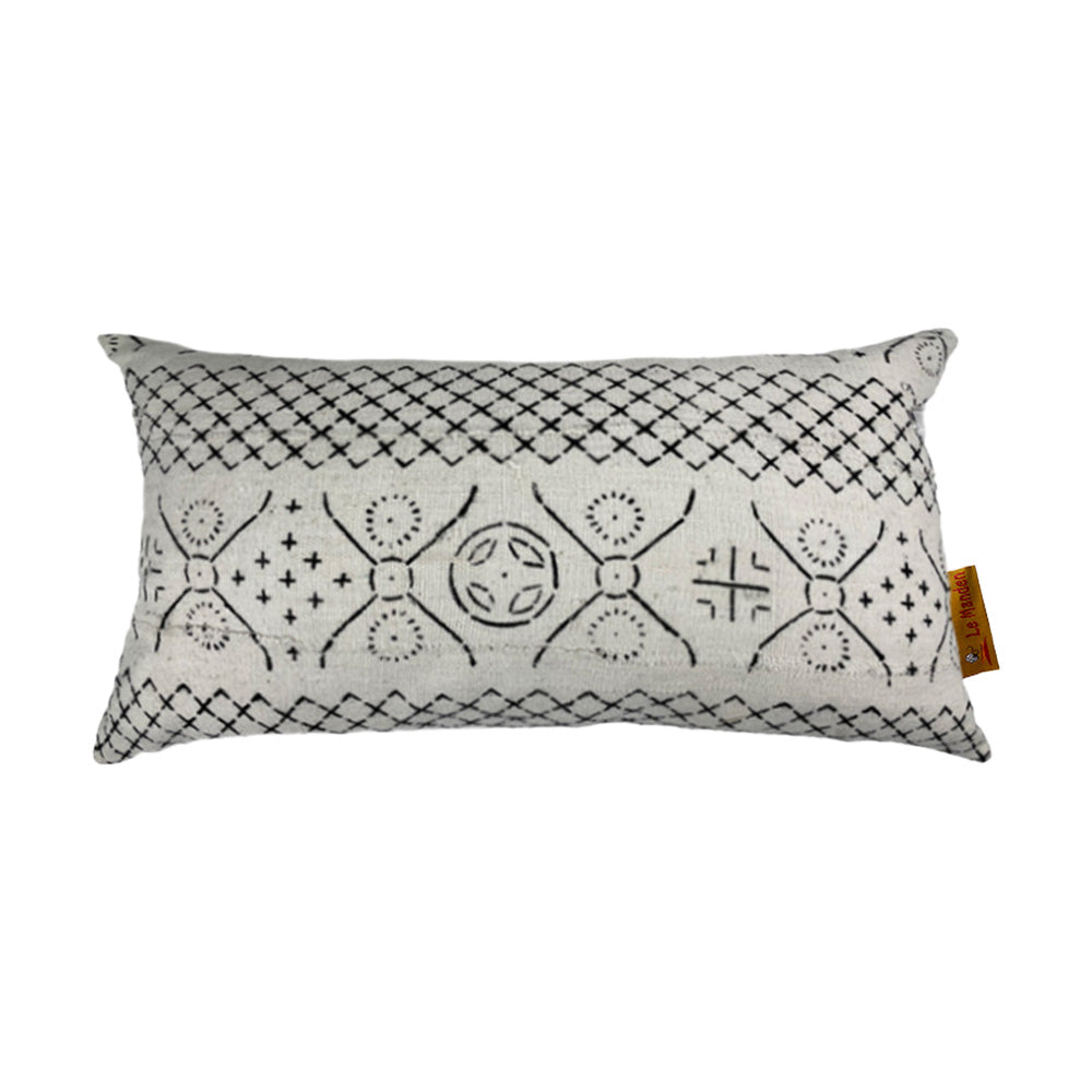 coussin de couleurs blanc écru avec des motifs noirs sur fond blanc  cushion in ecru white colors with black patterns on a white background-
